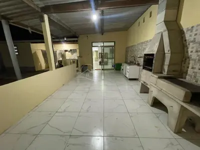 Casa - Térrea com 3 quartos (sendo 2 suite(s)) a 4000,00 metros praia.