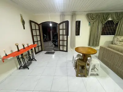 Casa - Térrea com 3 quartos (sendo 2 suite(s)) a 4000,00 metros praia.