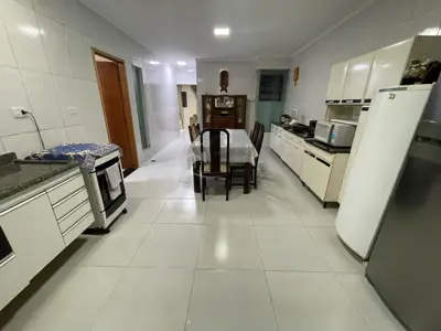 Casa - Térrea com 3 quartos (sendo 2 suite(s)) a 4000,00 metros praia.