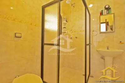 Casa - Assobradada com 4 dormitórios (sendo 4 suite(s)) a 50,00 metros praia.