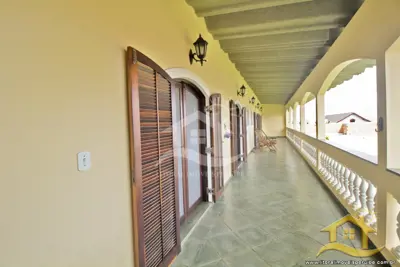 Casa - Assobradada com 4 dormitórios (sendo 4 suite(s)) a 50,00 metros praia.