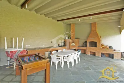 Casa - Assobradada com 4 dormitórios (sendo 4 suite(s)) a 50,00 metros praia.