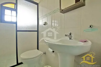 Casa - Assobradada com 4 dormitórios (sendo 4 suite(s)) a 50,00 metros praia.