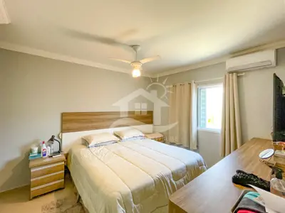 Casa - Térrea com 4 dormitórios (sendo 4 suite(s)) a 100,00 metros praia.