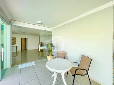 Casa - Térrea com 4 dormitórios (sendo 4 suite(s)) a 100,00 metros praia.