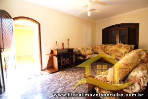 Casa para  no bairro Belmira Novaes, em Peruíbe / São Paulo.