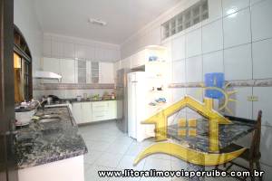 Casa para  no bairro Belmira Novaes, em Peruíbe / São Paulo.