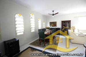 Casa - Térrea com 4 dormitórios (sendo 2 suite(s)) a 200,00 metros praia.