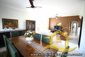 Casa - Térrea com 4 dormitórios (sendo 2 suite(s)) a 200,00 metros praia.