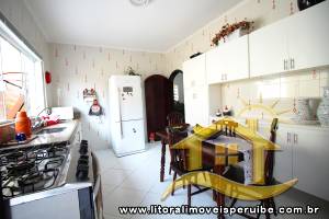 Casa - Térrea com 4 dormitórios (sendo 2 suite(s)) a 200,00 metros praia.