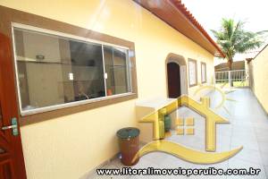 Casa - Térrea com 4 dormitórios (sendo 2 suite(s)) a 200,00 metros praia.