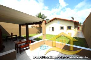 Casa - Térrea com 4 dormitórios (sendo 2 suite(s)) a 200,00 metros praia.
