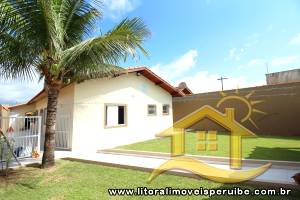 Casa - Térrea com 4 dormitórios (sendo 2 suite(s)) a 200,00 metros praia.