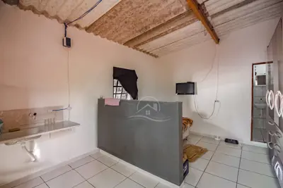 Casa - Térrea com 3 quartos (sendo 1 suite(s)) a 400,00 metros praia.