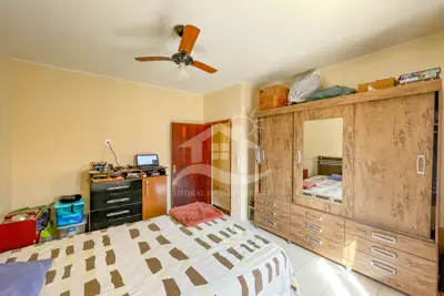 Casa - Térrea com Edícula com 3 dormitórios (sendo 1 suite(s)) a 600,00 metros praia.