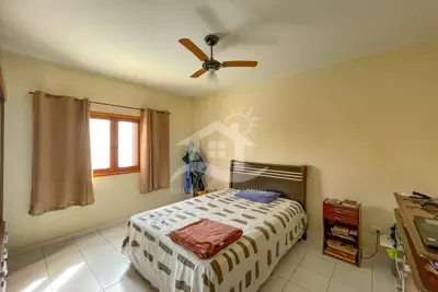 Casa - Térrea com Edícula com 3 dormitórios (sendo 1 suite(s)) a 600,00 metros praia.