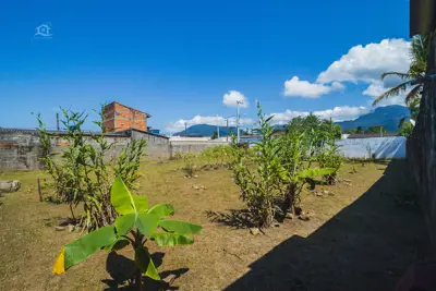 Terreno - Plano com 0 dormitórios (sendo 0 suite(s)) a 2000,00 metros praia.