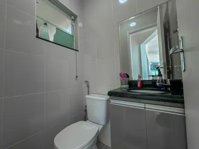 Casa - Sobrado Parte Superior com 4 quartos (sendo 4 suite(s)) a 200,00 metros praia.