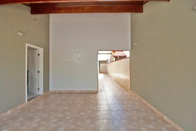 Casa - Sobrado com 4 dormitórios (sendo 2 suite(s)) a 100,00 metros praia.