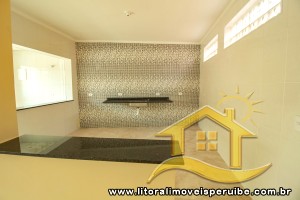 Casa - Assobradada com 2 dormitórios (sendo 2 suite(s)) a 600,00 metros praia.