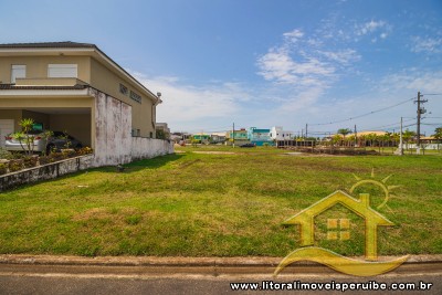 Terreno - Amplo com 0 dormitórios (sendo 0 suite(s)) a 0,00 metros praia.