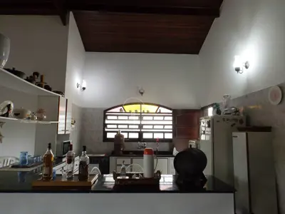 Casa - Térrea com 3 quartos (sendo 1 suite(s)) a 200,00 metros praia.