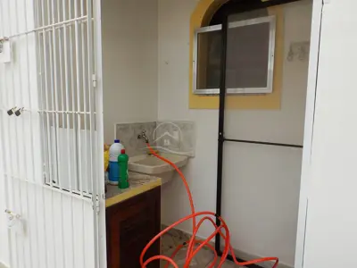 Casa - Térrea com 3 quartos (sendo 1 suite(s)) a 200,00 metros praia.