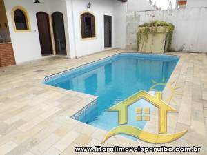 Casa - Térrea com 3 quartos (sendo 1 suite(s)) a 200,00 metros praia.