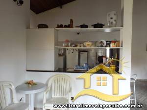 Casa - Térrea com 3 quartos (sendo 1 suite(s)) a 200,00 metros praia.