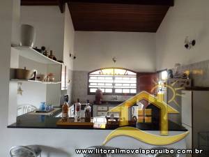 Casa - Térrea com 3 quartos (sendo 1 suite(s)) a 200,00 metros praia.