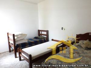 Casa - Térrea com 3 quartos (sendo 1 suite(s)) a 200,00 metros praia.