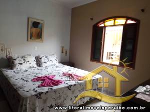 Casa - Térrea com 3 quartos (sendo 1 suite(s)) a 200,00 metros praia.