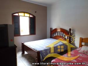 Casa - Térrea com 3 quartos (sendo 1 suite(s)) a 200,00 metros praia.