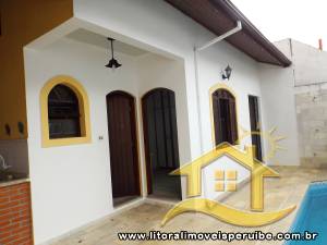 Casa - Térrea com 3 quartos (sendo 1 suite(s)) a 200,00 metros praia.