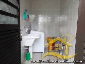 Casa - Térrea com 3 quartos (sendo 1 suite(s)) a 200,00 metros praia.
