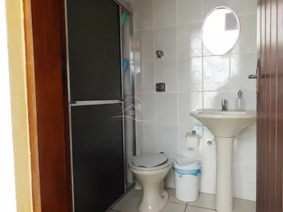 Casa - Térrea com 3 quartos (sendo 1 suite(s)) a 200,00 metros praia.