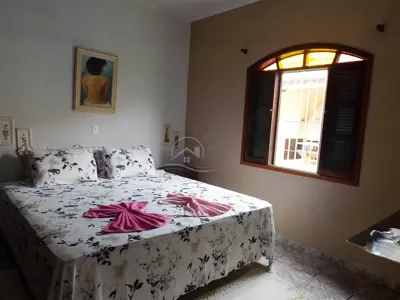 Casa - Térrea com 3 quartos (sendo 1 suite(s)) a 200,00 metros praia.