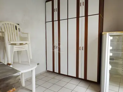 Casa - Térrea com 3 quartos (sendo 1 suite(s)) a 200,00 metros praia.