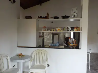 Casa - Térrea com 3 quartos (sendo 1 suite(s)) a 200,00 metros praia.