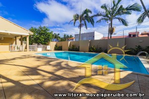 Casa - Sobrado com 5 quartos (sendo 4 suite(s)) a 50,00 metros praia.