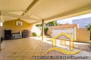 Casa - Sobrado com 5 quartos (sendo 4 suite(s)) a 50,00 metros praia.