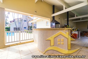 Casa - Sobrado com 5 quartos (sendo 4 suite(s)) a 50,00 metros praia.