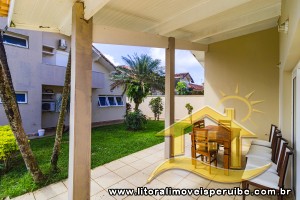 Casa - Sobrado com 5 quartos (sendo 4 suite(s)) a 50,00 metros praia.