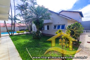 Casa - Sobrado com 5 quartos (sendo 4 suite(s)) a 50,00 metros praia.