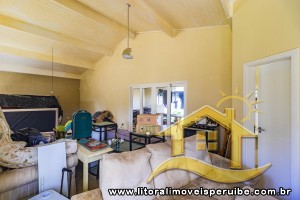 Casa - Sobrado com 5 quartos (sendo 4 suite(s)) a 50,00 metros praia.