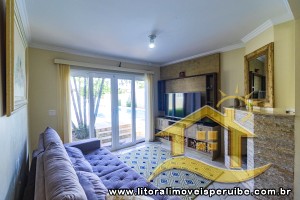 Casa - Sobrado com 5 quartos (sendo 4 suite(s)) a 50,00 metros praia.