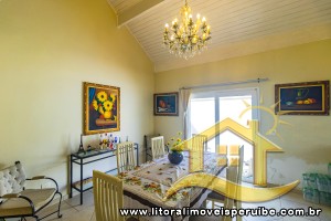 Casa - Sobrado com 5 quartos (sendo 4 suite(s)) a 50,00 metros praia.