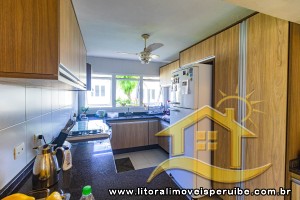 Casa - Sobrado com 5 quartos (sendo 4 suite(s)) a 50,00 metros praia.