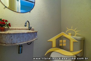 Casa - Sobrado com 5 quartos (sendo 4 suite(s)) a 50,00 metros praia.