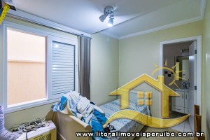 Casa - Sobrado com 5 quartos (sendo 4 suite(s)) a 50,00 metros praia.